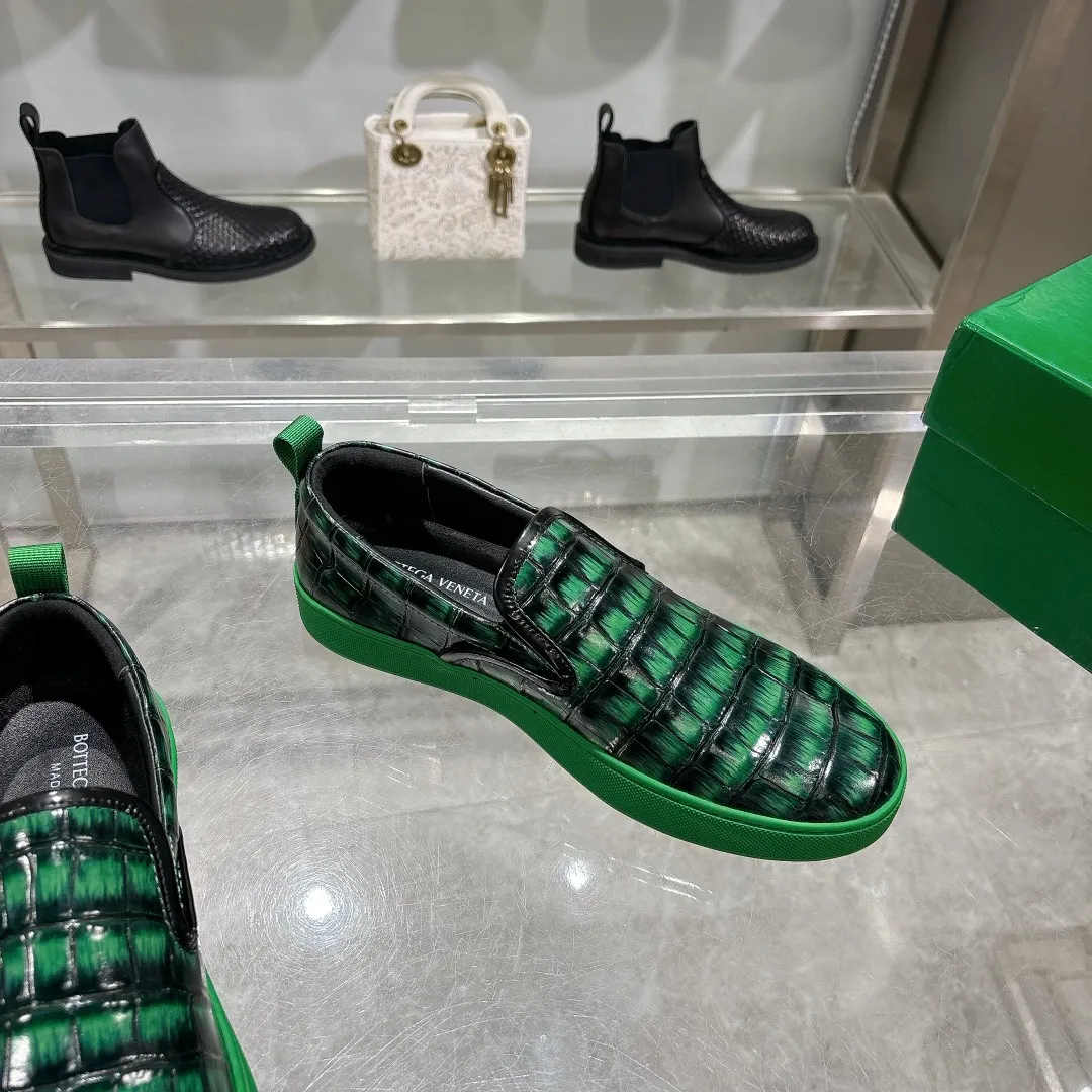 [BV] Top P: 720💰 Couple style, Size: Female 35-39, Male 39--44 (Female 40. Male 38. 45, non-refundable) Bottega Veneta 2025 new model, the highest version in the counter, Bottega Veneta counter synchronization style! Round toe braided slip-on shoes! Imported cowhide leather surface, original molded outsole! 1:1 replica! !